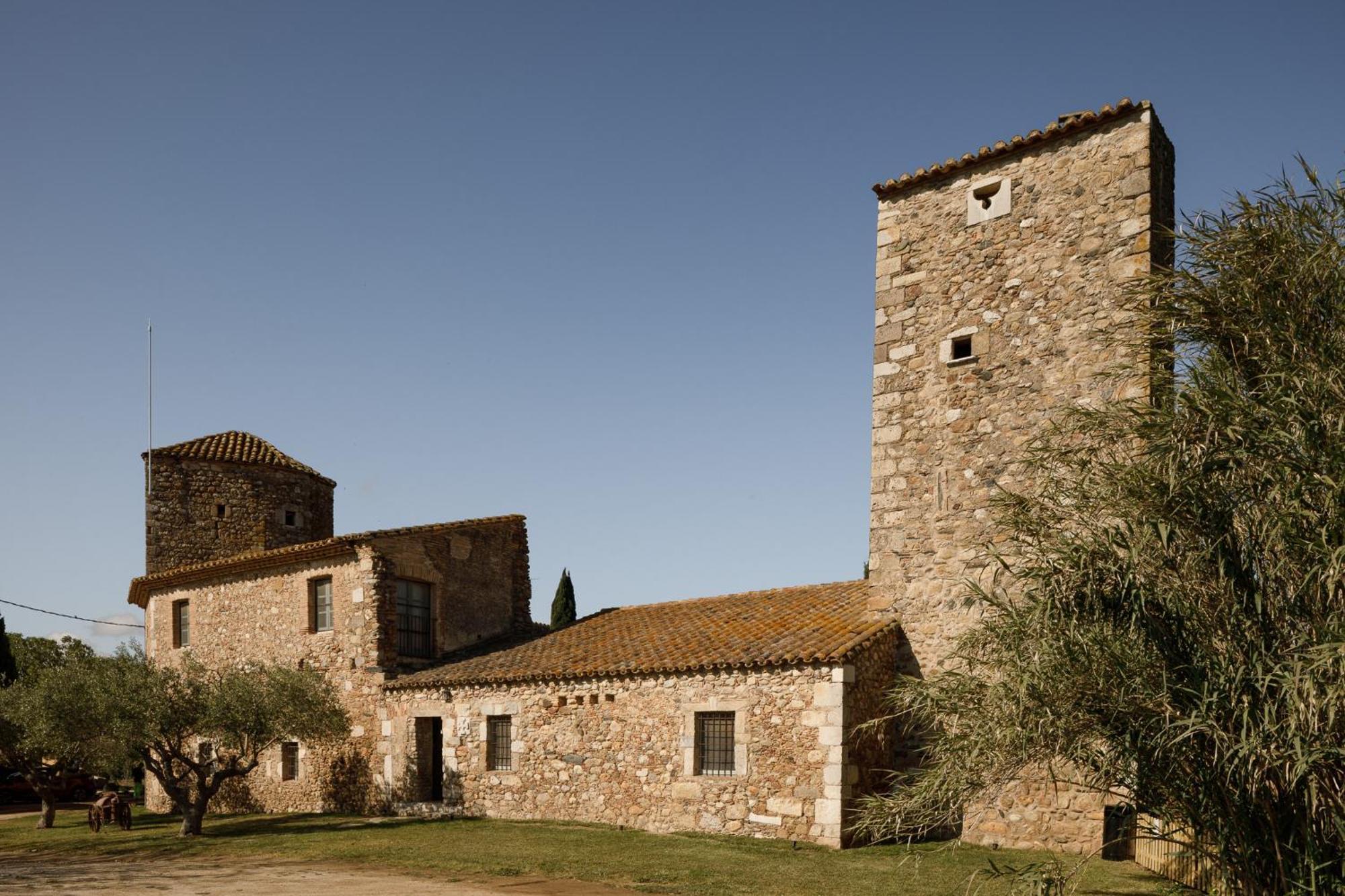 Hotel Castell De Vallgornera Peralada Exterior photo