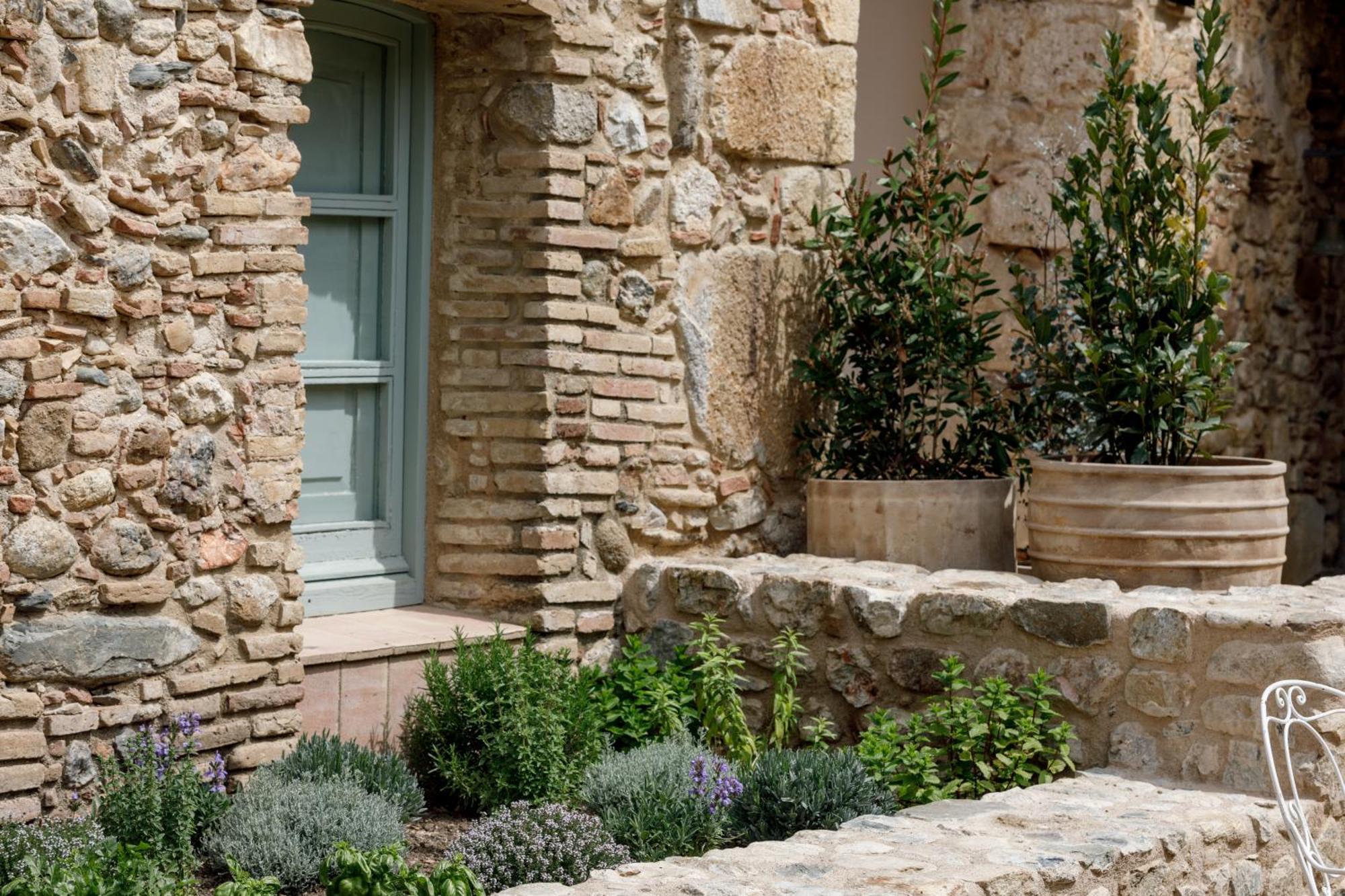 Hotel Castell De Vallgornera Peralada Exterior photo